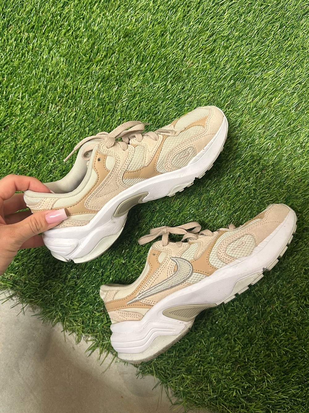 Nike Beige Cream Silver Swoosh Sneakers Women’s Size 6.5.